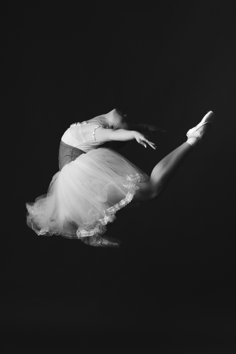 ballerina Clara Kearl jumping